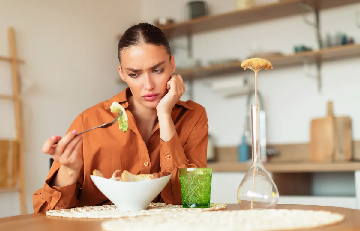 الفرق بين الجوع العاطفي والجوع الطبيعي ( المصدر: Shutterstock)