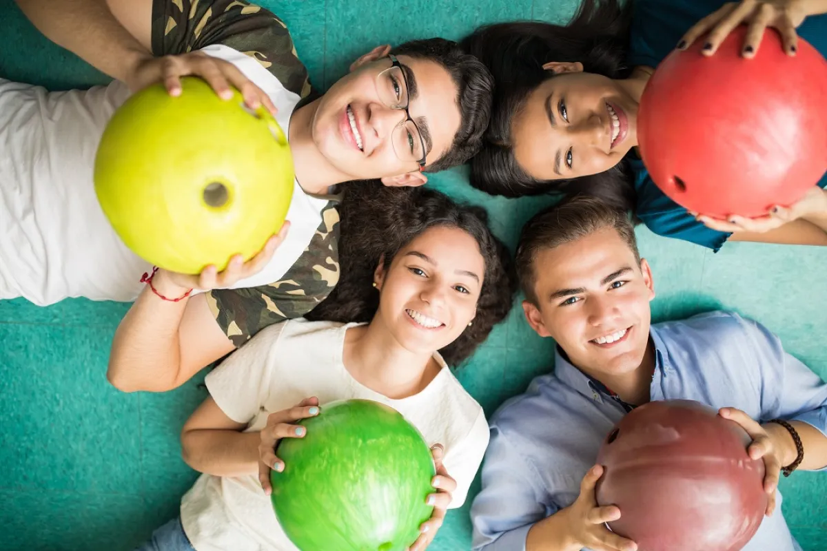 صورة ترمز لأهمية الرياضة للشباب