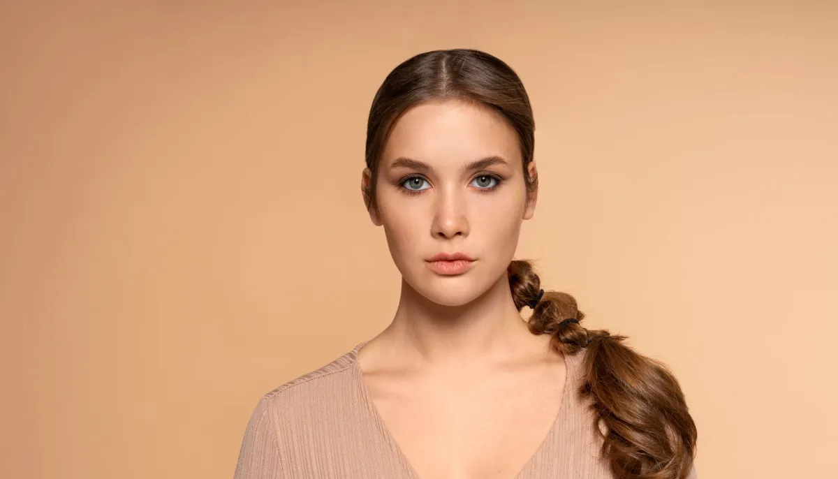 تسريحات ذيل الحصان مع الضفائر