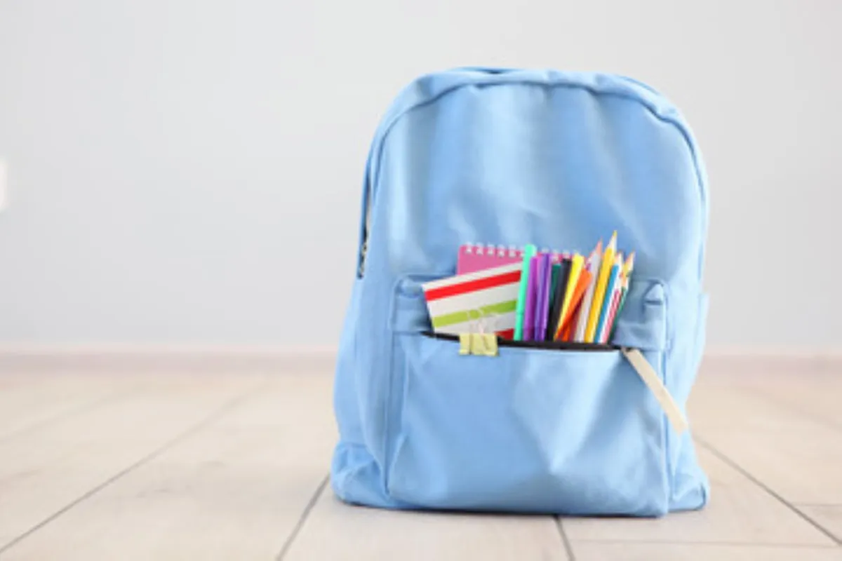 صورة لبعض الادوات المدرسية