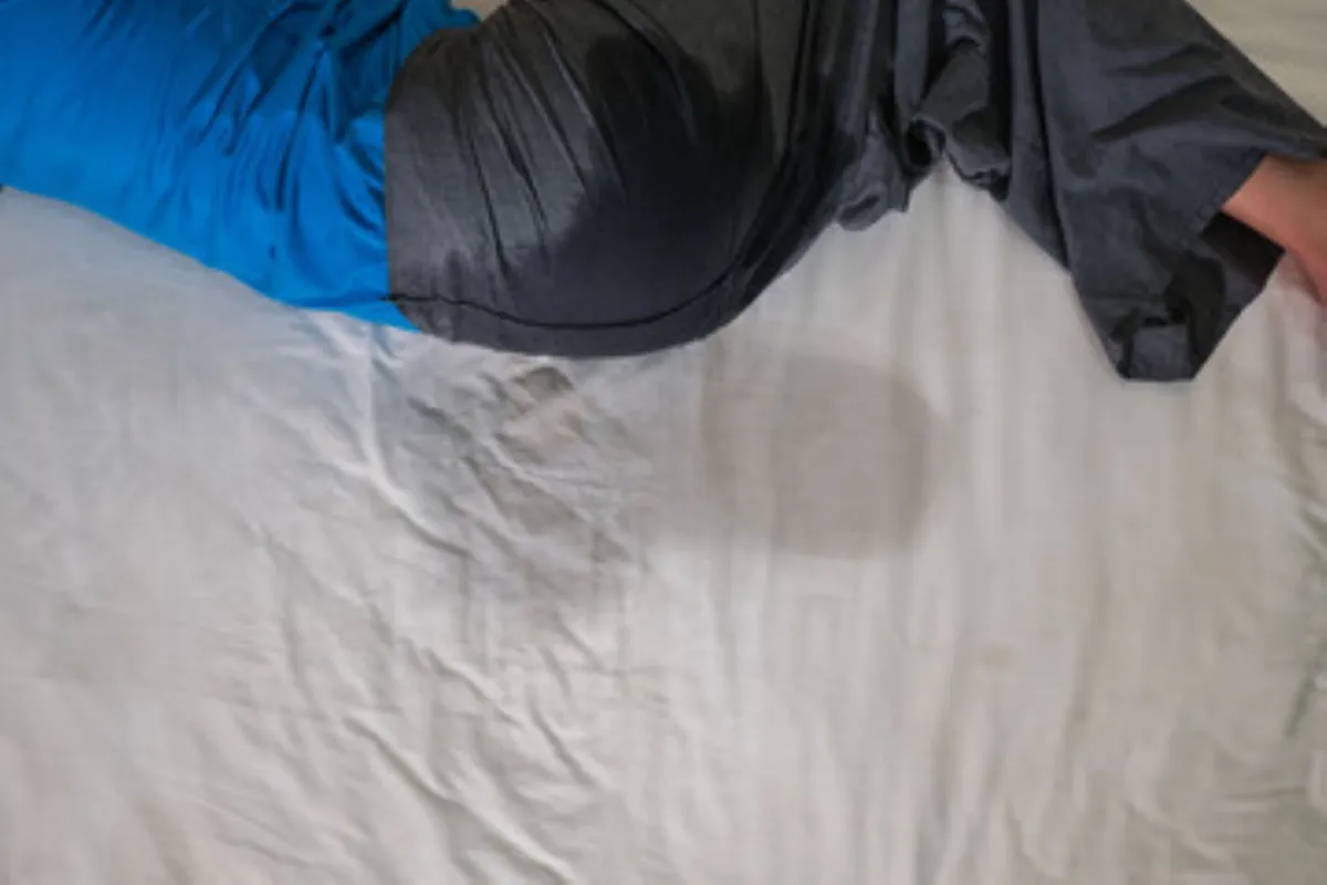 صورة تعبر عن مشكلة السلس البولي الليلي