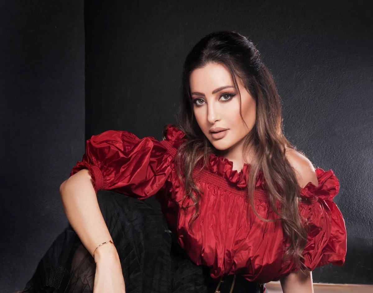 لطيفة - الصورة من صفحتها الرسمية على الفيس بوك