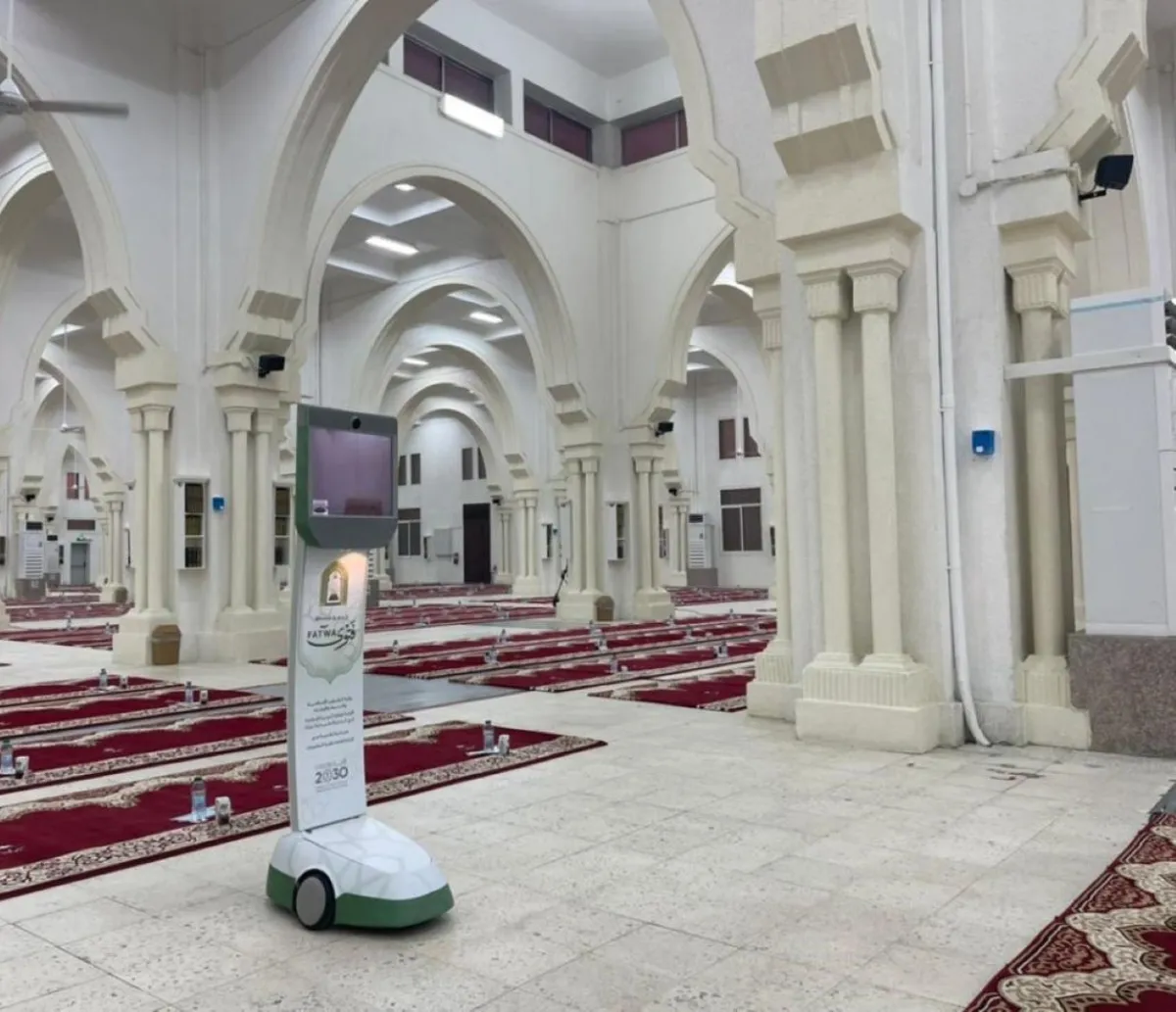 عبر روبوت توجيهي.. تسخير الذكاء الاصطناعي لخدمة قاصدي المسجد الحرام