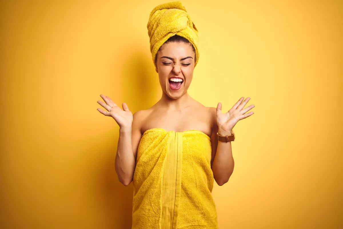 صورة امرأة في الحمام