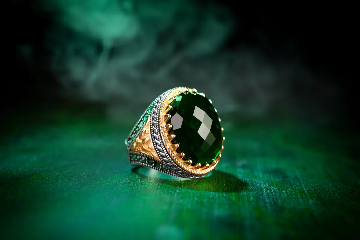 تجديد مظهر الأحجار الكريمة باتباع حيل سهلة (الصورة من AdobeStock)