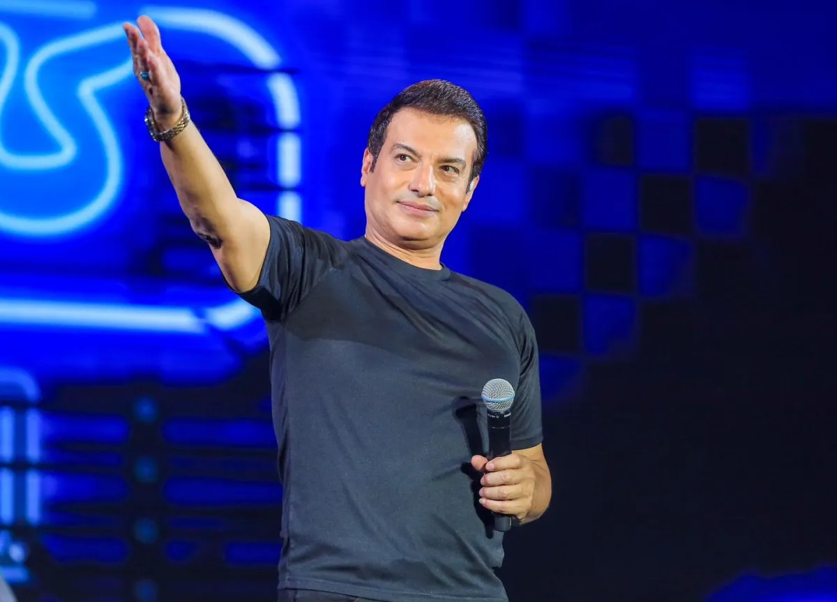 إيهاب توفيق من حفل كاسيت 90 - الصورة من المركز الاعلامي للشركة المنظمة للحفل   