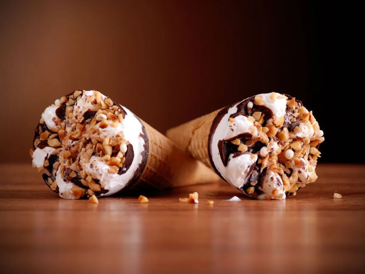 احذري تناول قطعة الشوكولاتة في نهاية الآيس كريم الجاهز (المصدر: Shutterstock)