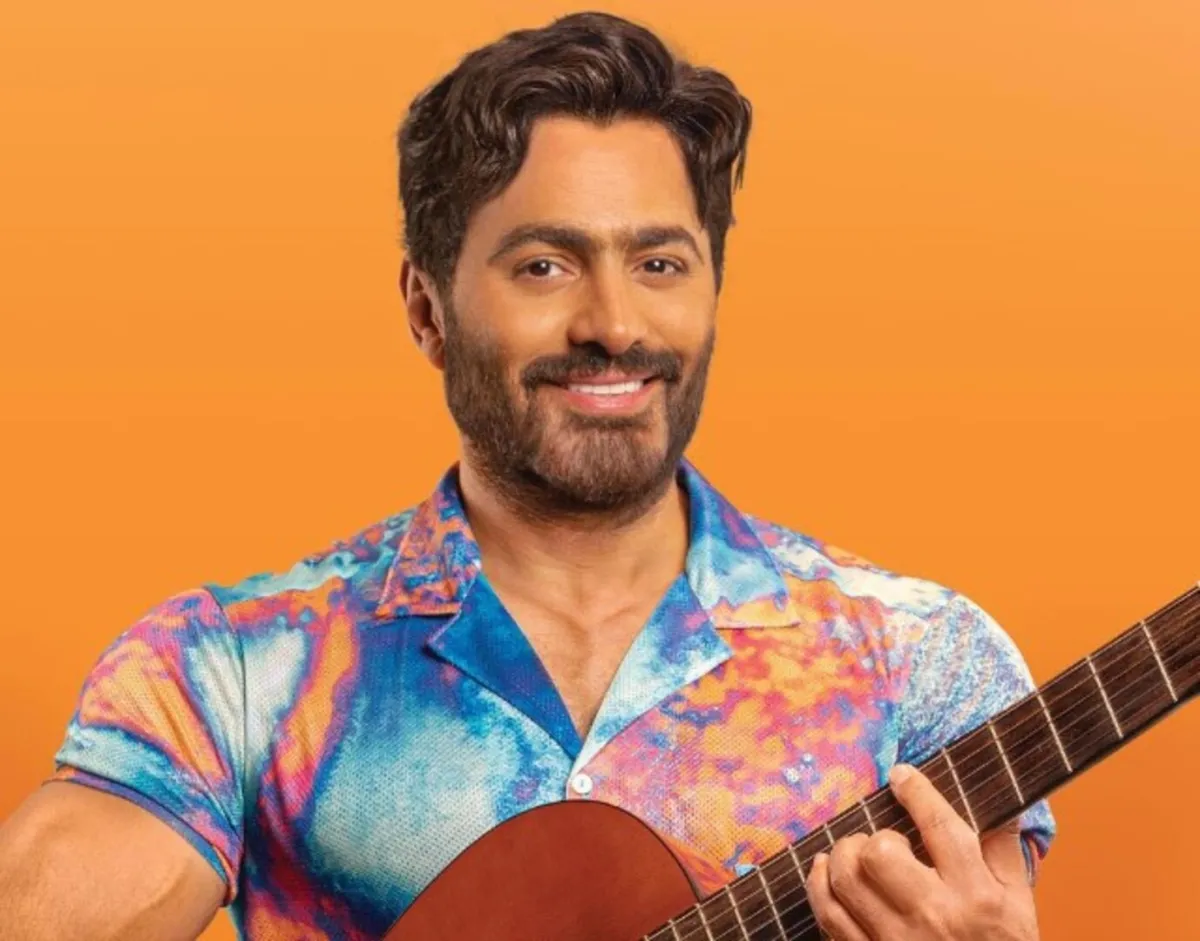 تامر حسني- الصورة من صفحته الرسمية على فيسبوك