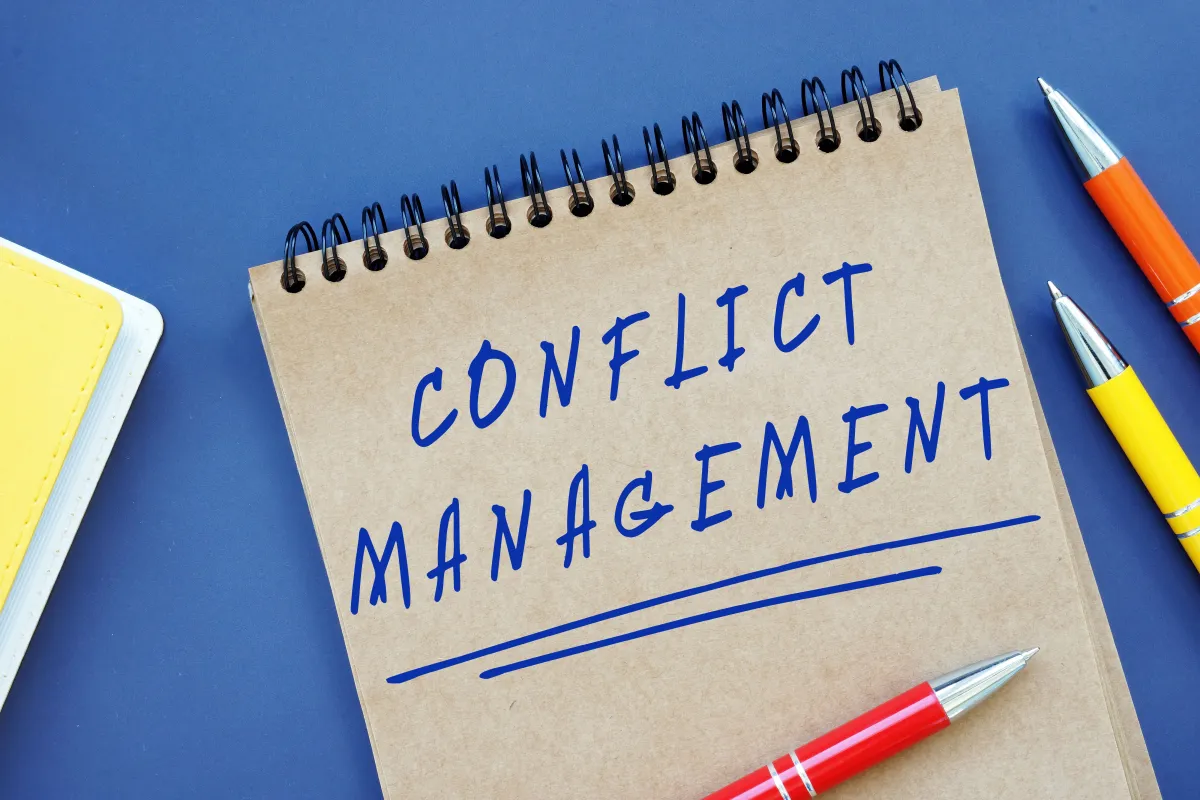 كيفية فض النزاعات بين أعضاء فريق العمل؟