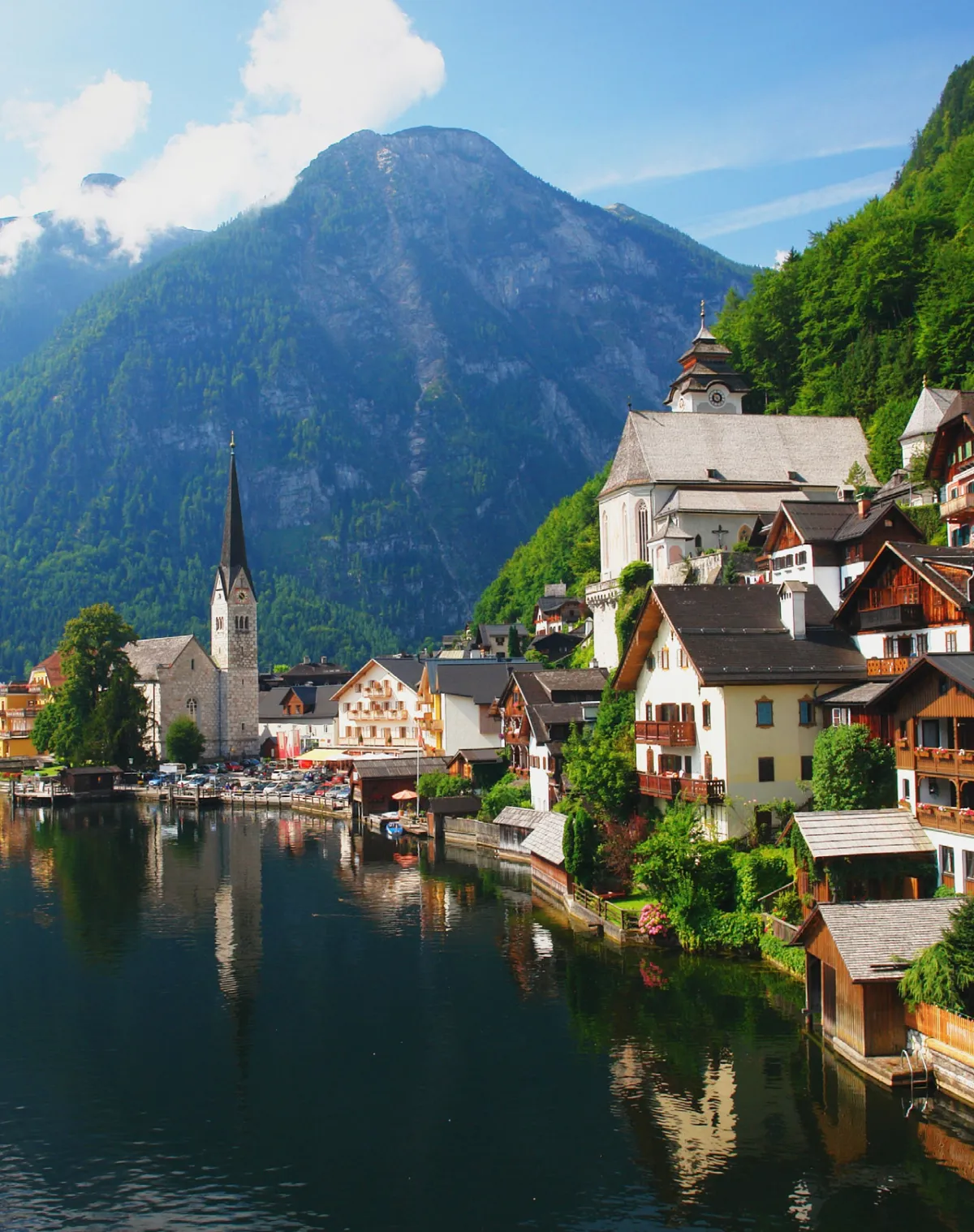 «هالستات» وجهة جذابة للثنائي