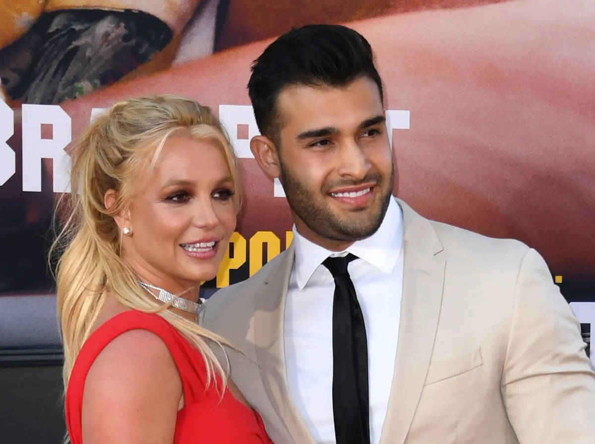 بريتني سبيرز وسام أصغري ( Britney Spears and Sam Asghari). مصدر الصورة: VALERIE MACON / AFP