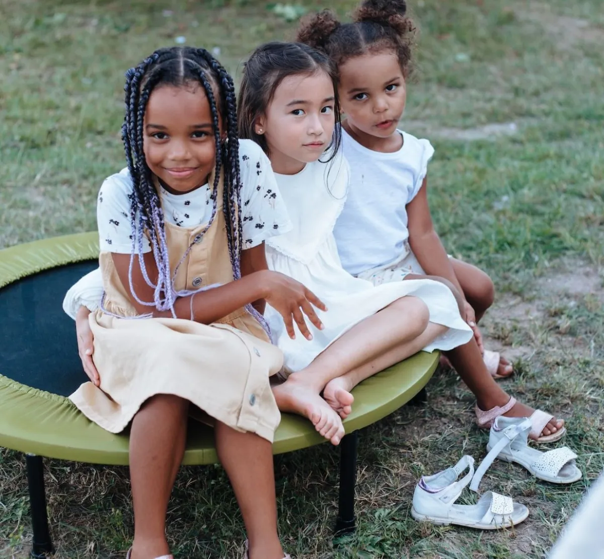 صورة ثلاث فتيات