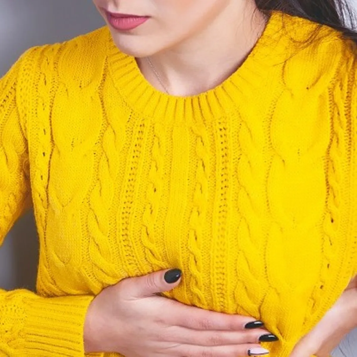 صورة لحامل تشكو من الم بطنها