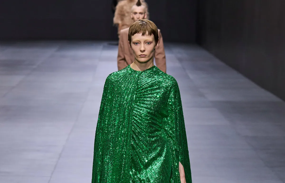 موديلات فساتين باللون الأخضر للمحجبات لإطلالة فخمة من فالنتينو «Valentino» 