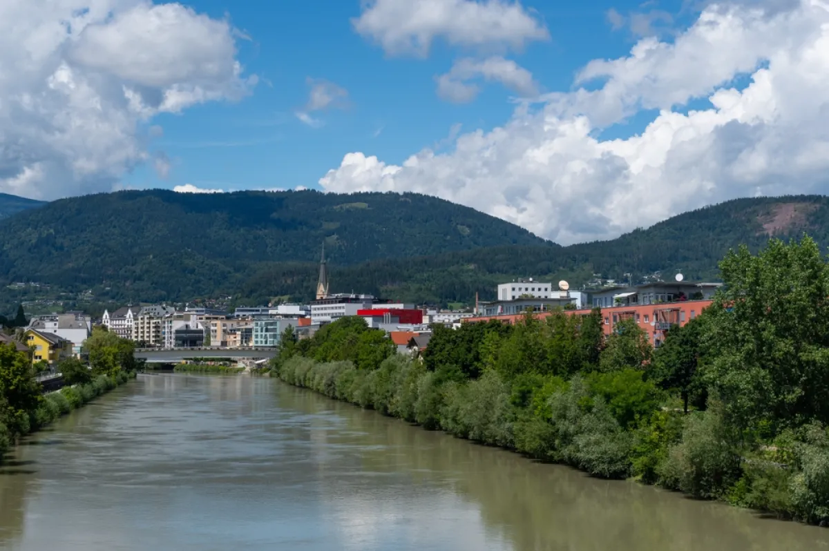 متعة السياحة في فيلاخ 