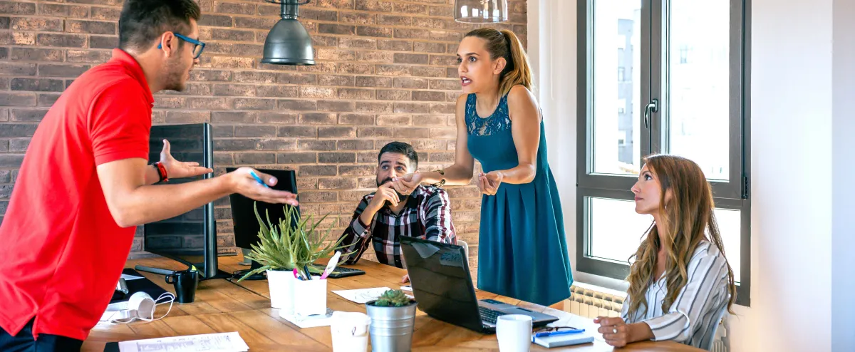 قد يبدي المرشح عن سلوك فظ من خلال كلماته