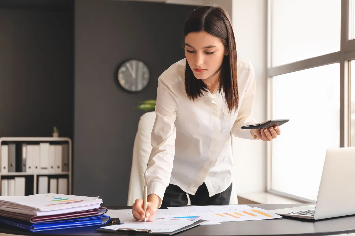 بيانات العمل المالية