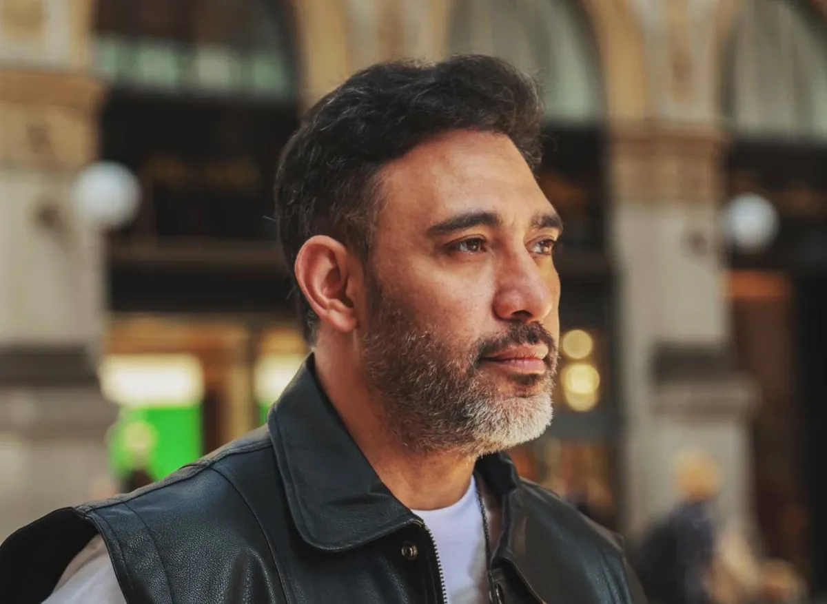 عمرو مصطفى - الصورة من صفحته الرسمية على الفيس بوك