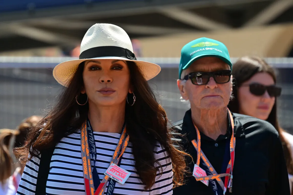 كاثرين زيتا جونز وزوجها مايكل دوغلاس (مصدر الصورة: ANDREJ ISAKOVIC / AFP)