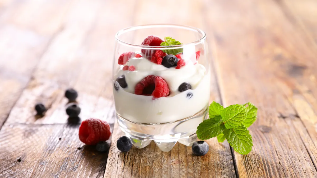 صورة التوت مع اللبن