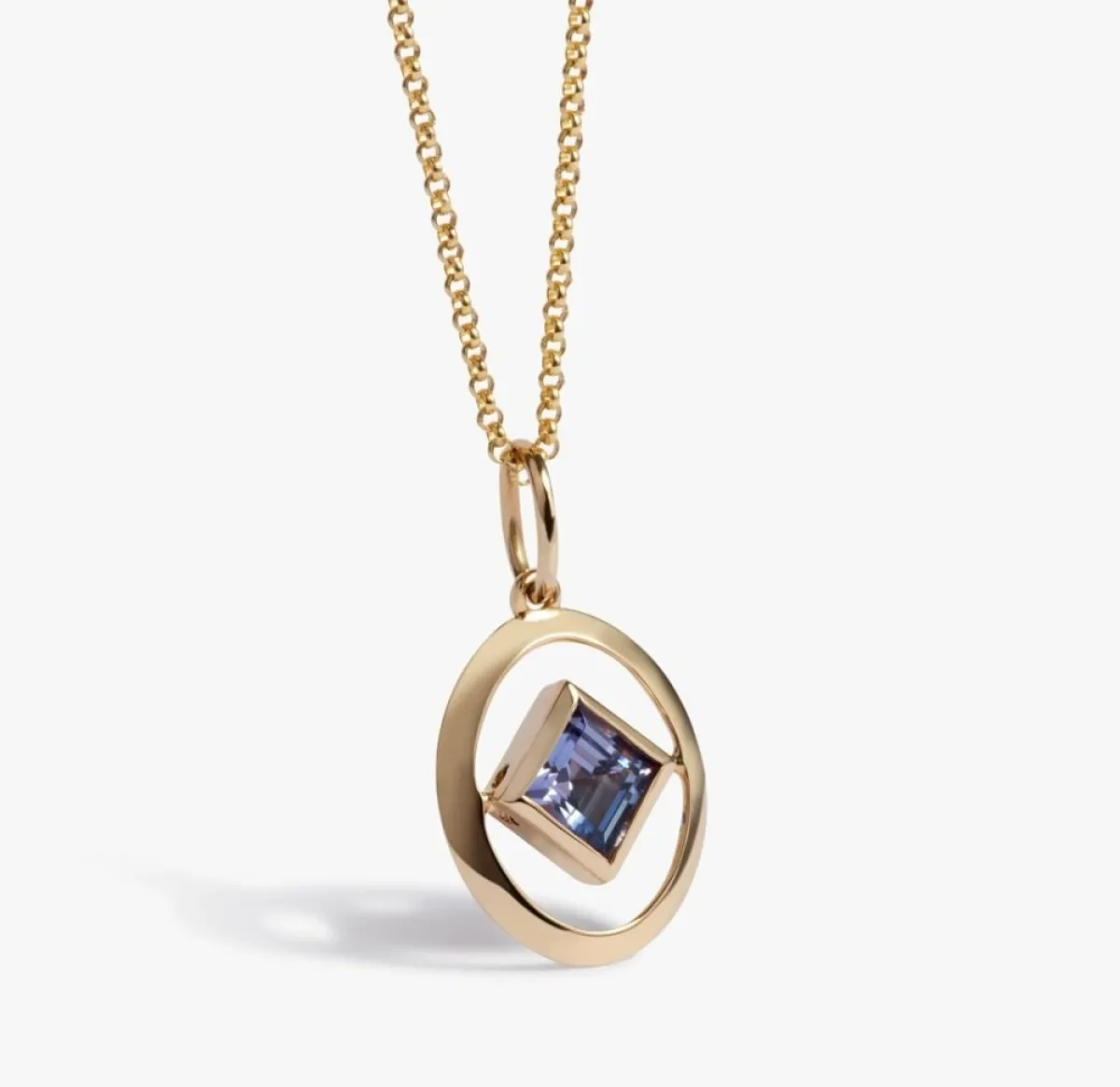 قلادة بحجر التنزانيت من أنوشكا Annoushka