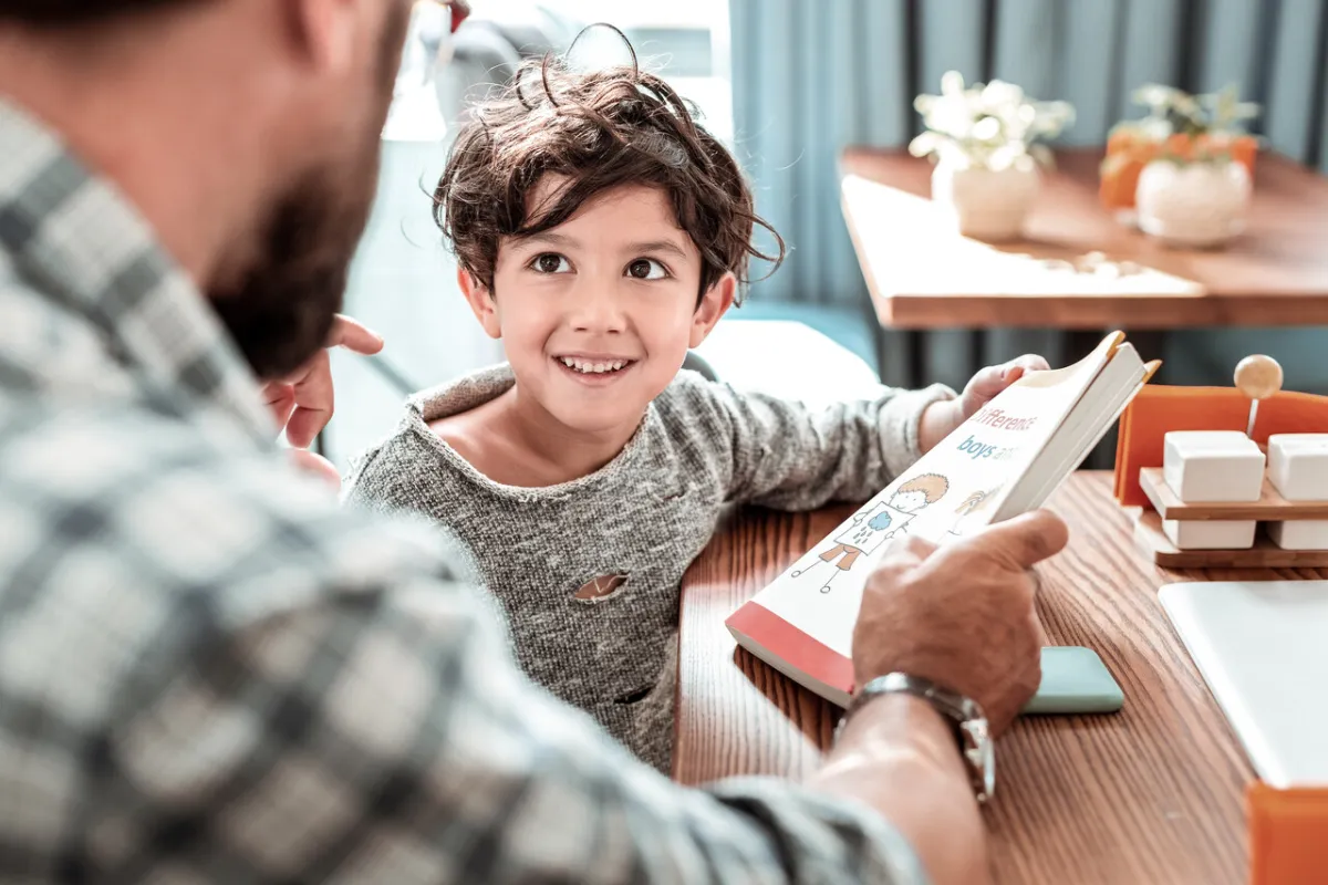 صورة معلم وطالب