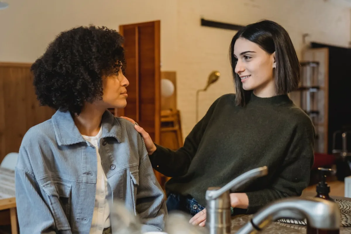 تأثير وسائل التواصل الاجتماعي على علاقات الصداقة