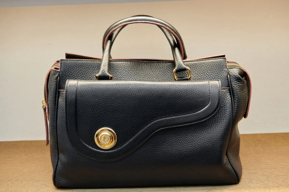  Pollini F23 الصورة من موقع Launchmetrics/Spotlight© 