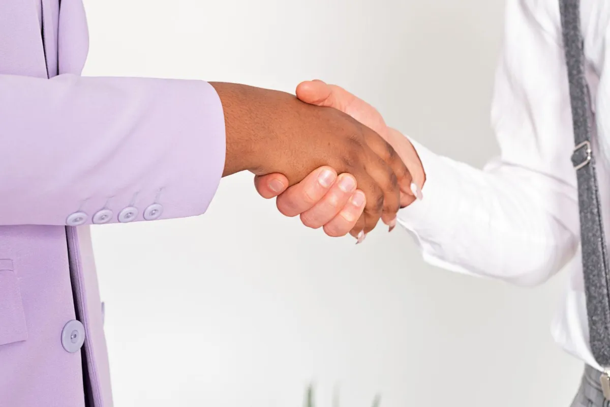  بناء علاقات أفضل مع الآخرين