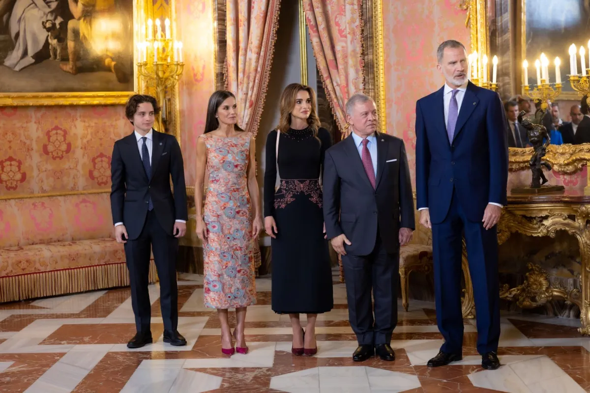 الملك عبد الله الثاني والملكة رانيا العبد الله والملك فيليب السادس والملكة ليتيزيا والأمير هاشم في قصر مدريد الملكي. مدريد، إسبانيا / 19 من يونيو-حزيران 2023