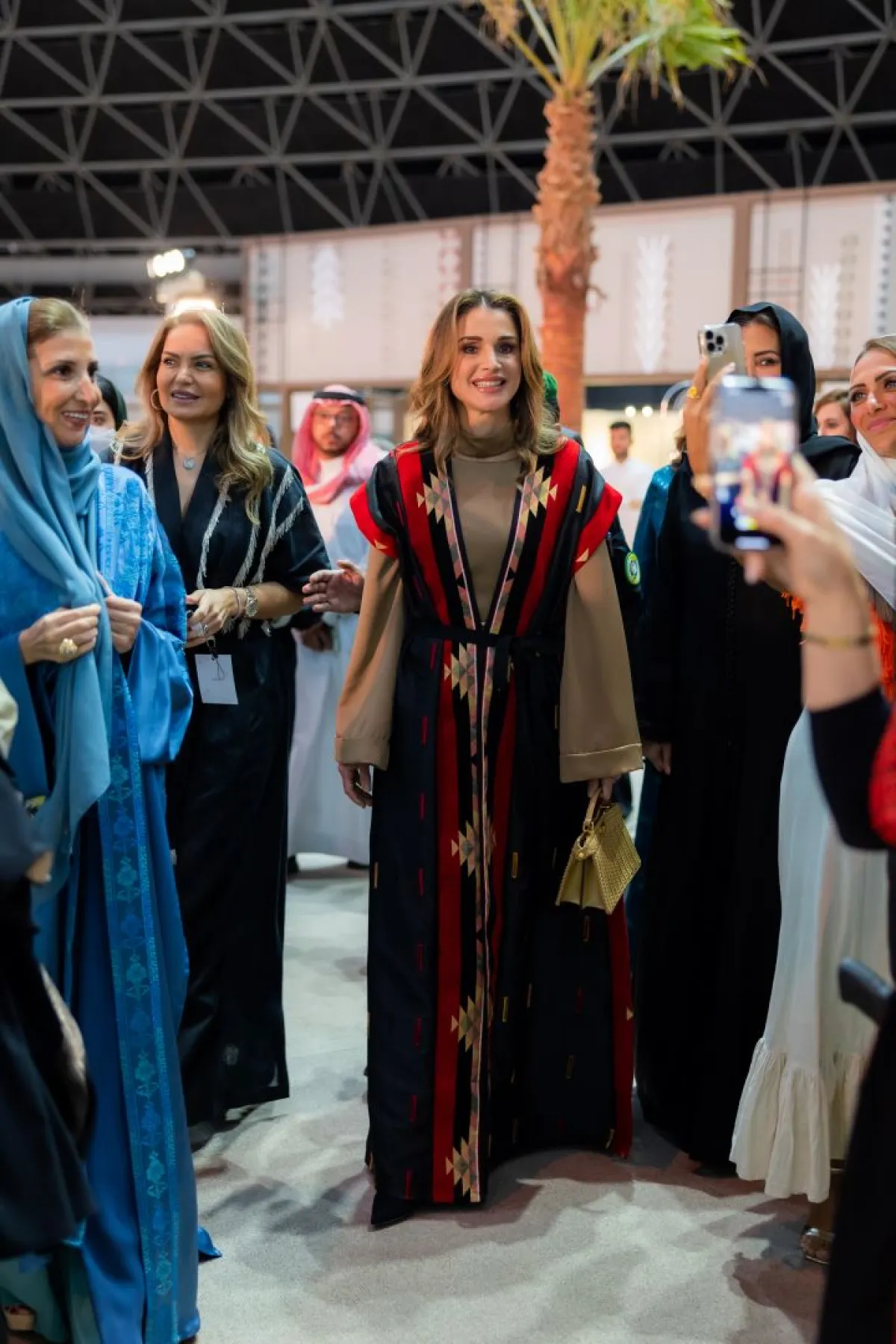 الملكة رانيا العبدالله في معرض بساط الريح. جدة، المملكة العربية السعودية / 27 من مارس-آذار 2023