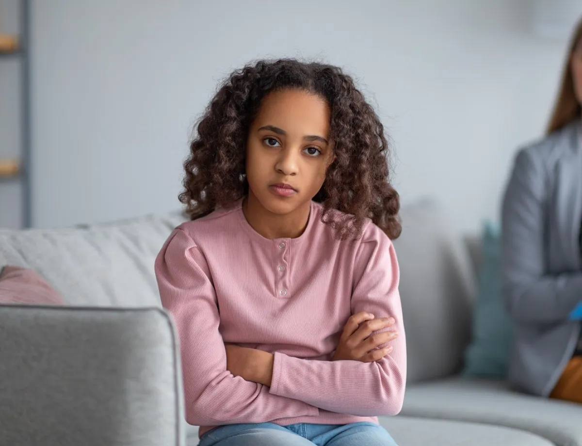 صورة لفتاة تشعر بالغضب