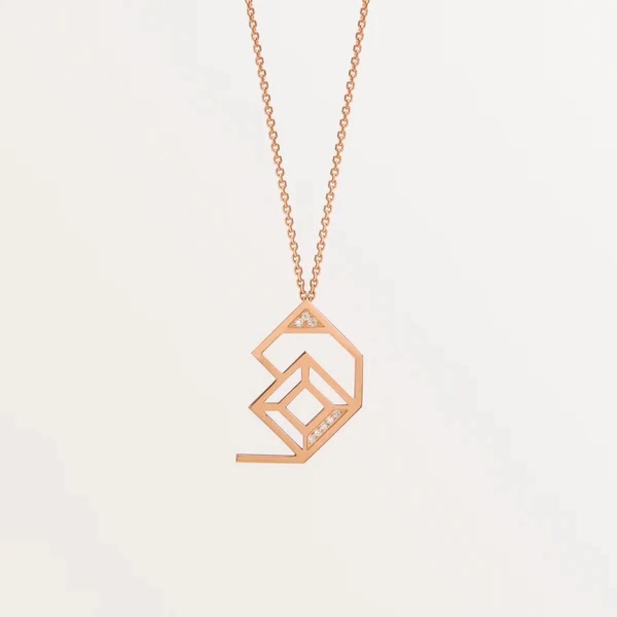 سلسلة Classic Letter من شمسة العبار  Shamsa Alabbar