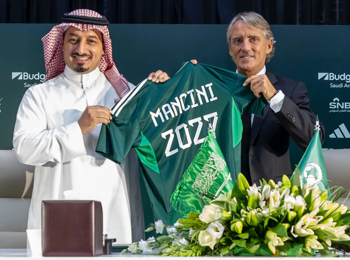 مانشيني في الرياض لتوقيع عقد إدارة المنتخب السعودي رسميا - الصورة من حساب المنتخب السعودي على منصة إكس "تويتر سابقا"