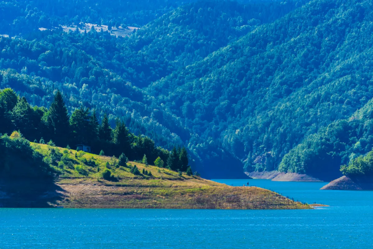 بحيرة زاوفين  