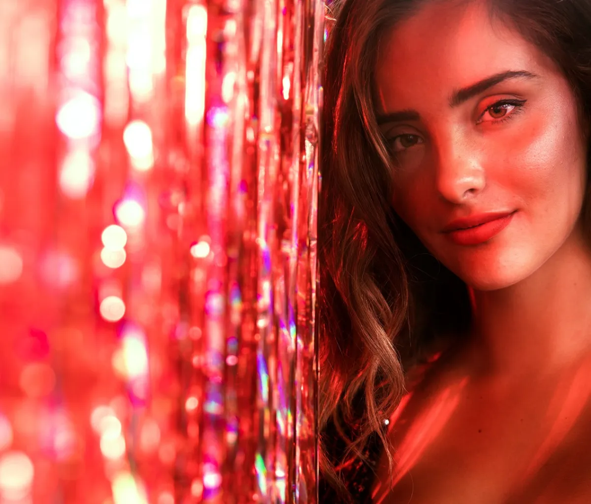 اخفي عيوب وجهك- الصورة من Freepik 