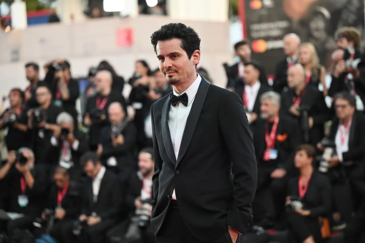 من مهرجان البندقية: داميان شازيل (Damien Chazelle). مصدر الصورة: Tiziana FABI / AFP