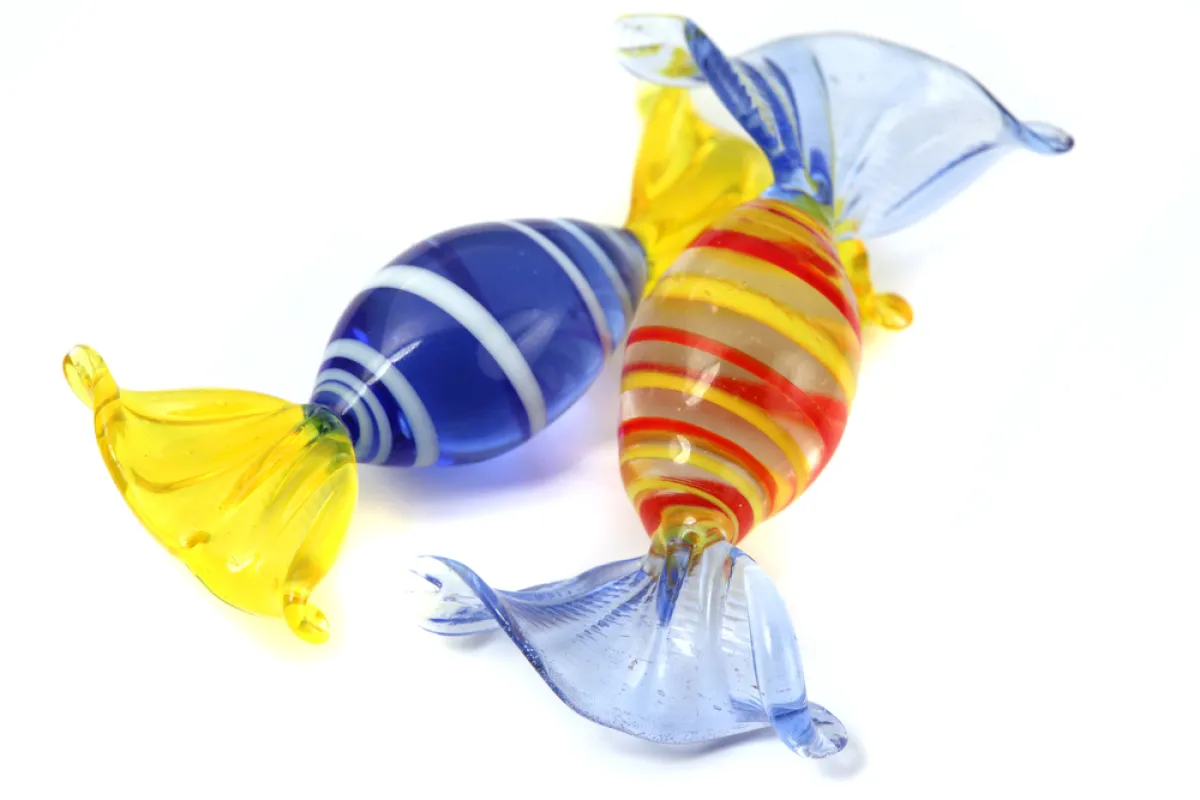 اكسسواران من زجاج المورانو يتخذان هيئة حلوى البونبون