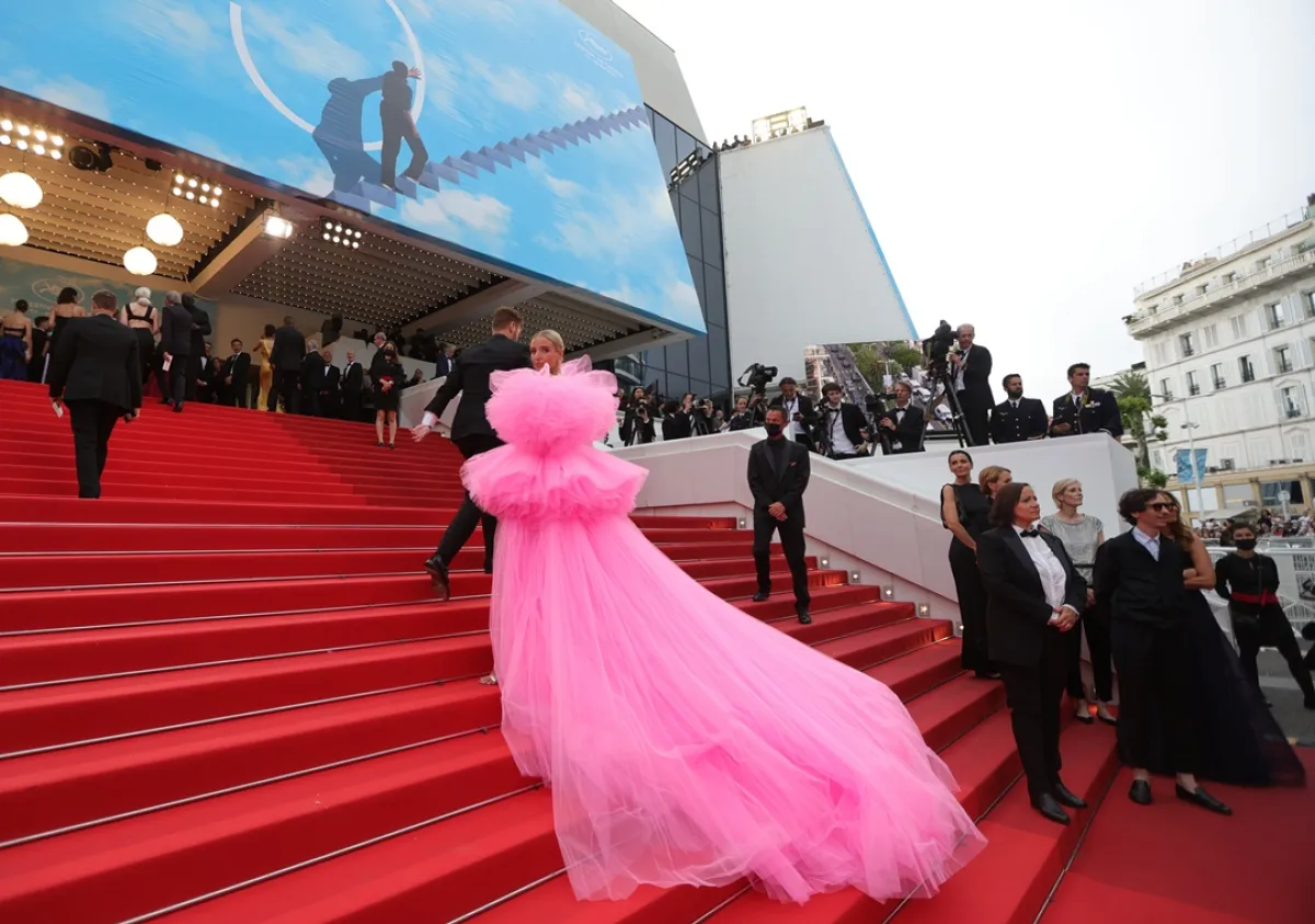 ليوني هان Leonie Hanne في مهرجان كان السينمائي الـ 75،(مصدر الصورة :Valery HACHE / AFP)