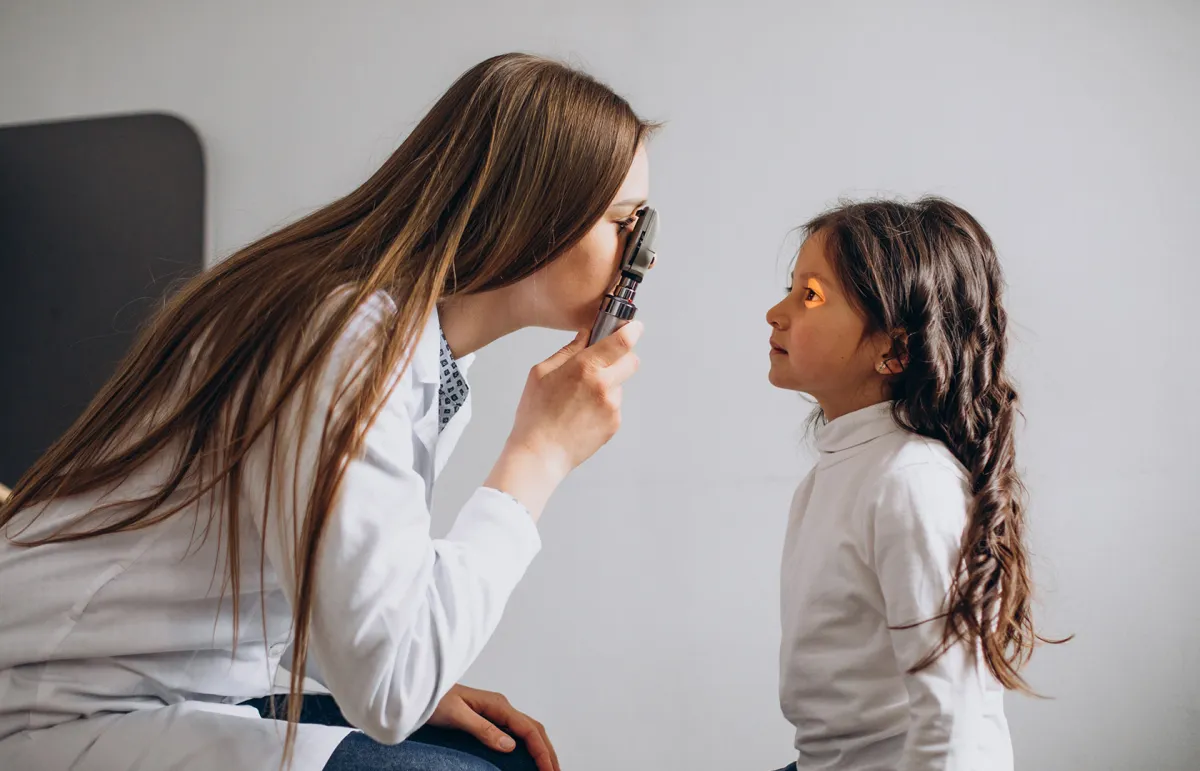 هل من الطبيعي أن يُصاب الأطفال بالذبابة الطائرة؟ «المصدر: Shutterstock