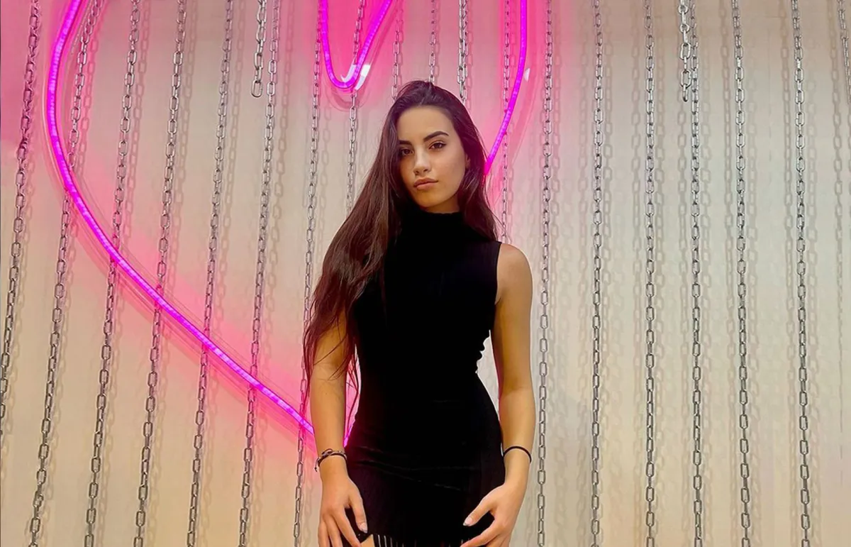 إطلالات كاجوال للفنانة لين الحايك