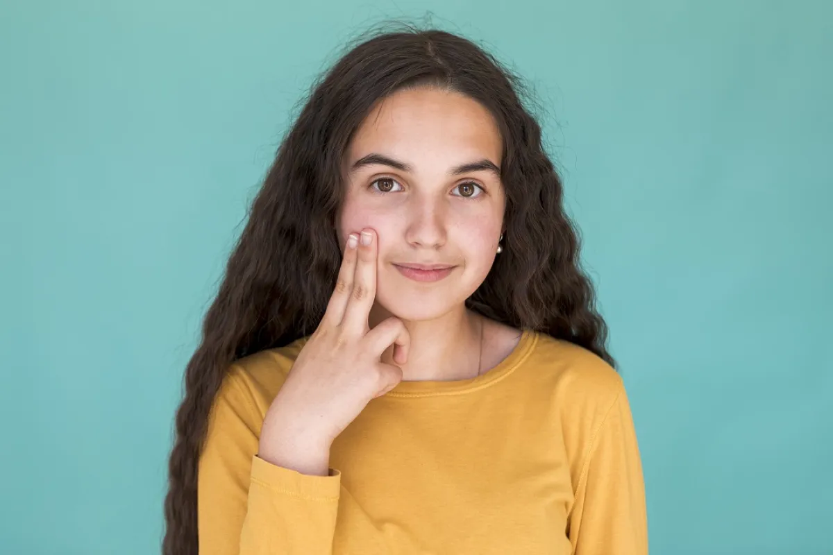 صورة لفتاة في مرحلة المراهقة