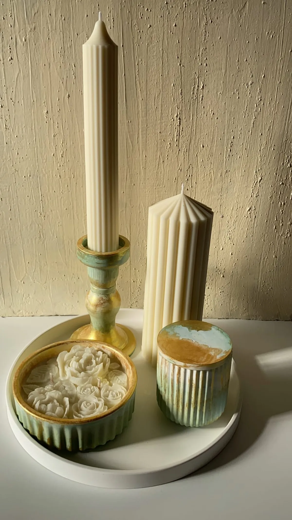 الشموع تُجمّل ديكورات المنزل