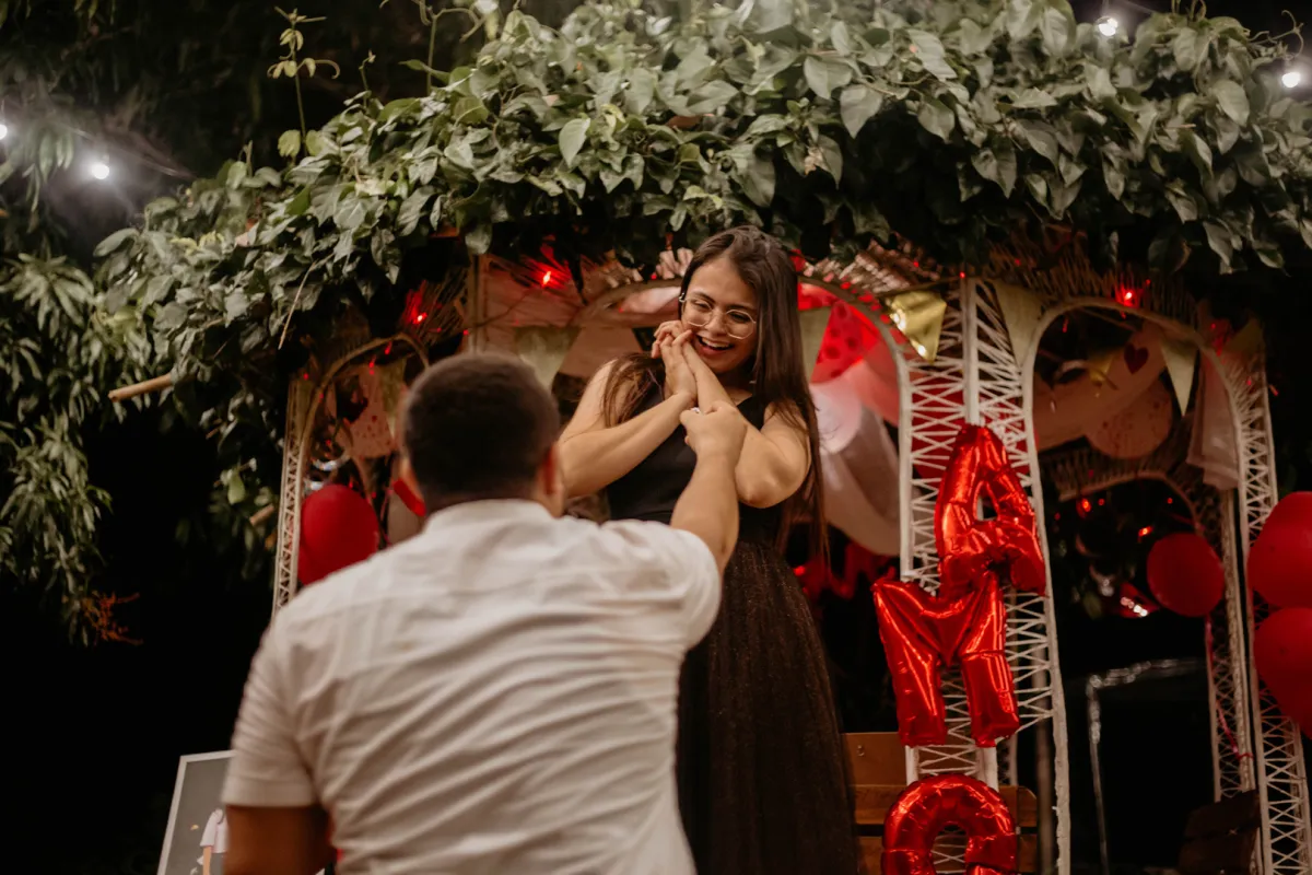 التكنولوجيا وتأثيرها على ممارسات الخطوبة . 