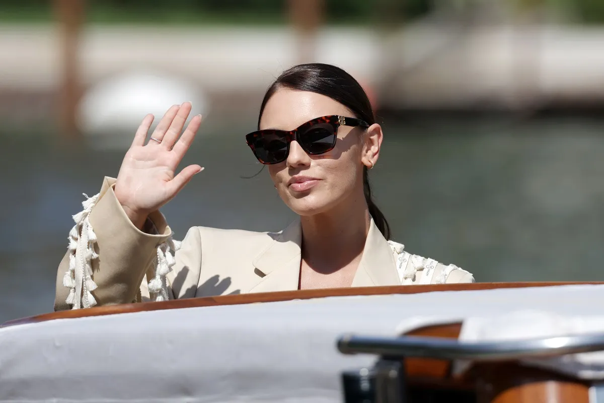 تسريحات شعر النجمات في مهرجان فينيسيا السينمائي الـ80