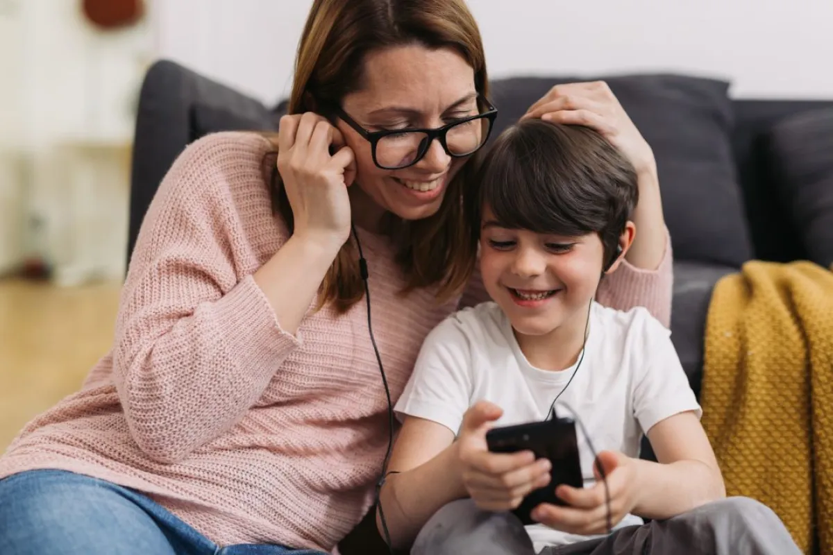 صورة لأم نفساء لم تهمل باقي أطفالها