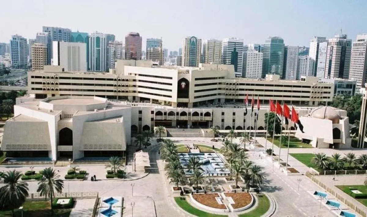 بلدية أبوظبي تنجز الأتمتة والأرشفة الإلكترونية لملفات القطاعات بنسبة 100%. الصورة من wam