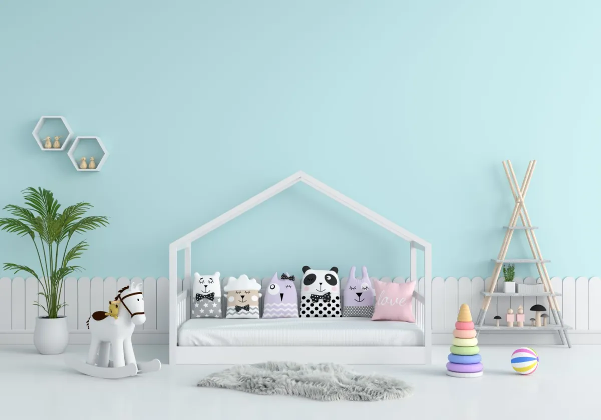 طلاء جدران غرف الأطفال بطلاء أزرق شاحب مناسب