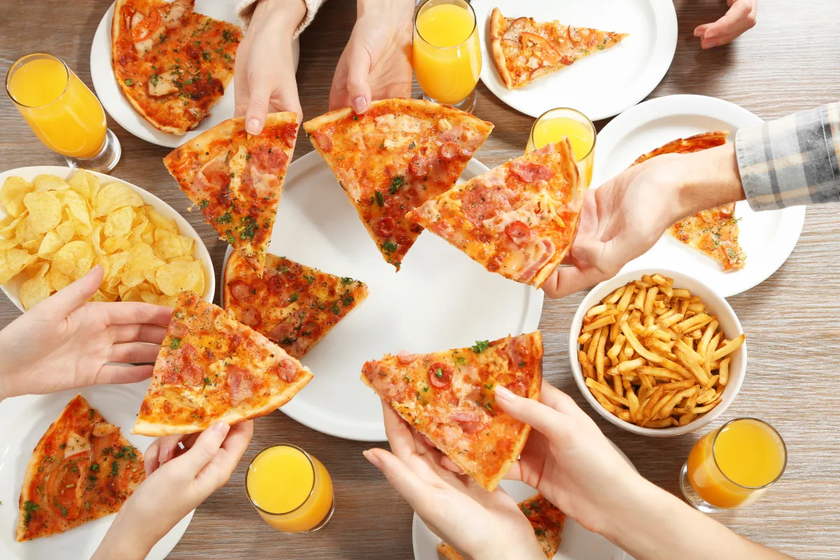 إتيكيت تناول البيتزا  