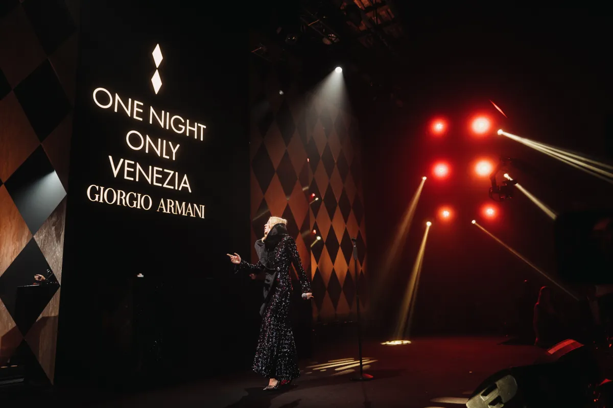 أبرز إطلالات حفل One Night Only in Venice الصورة من المكتب الإعلامي لدار أرماني